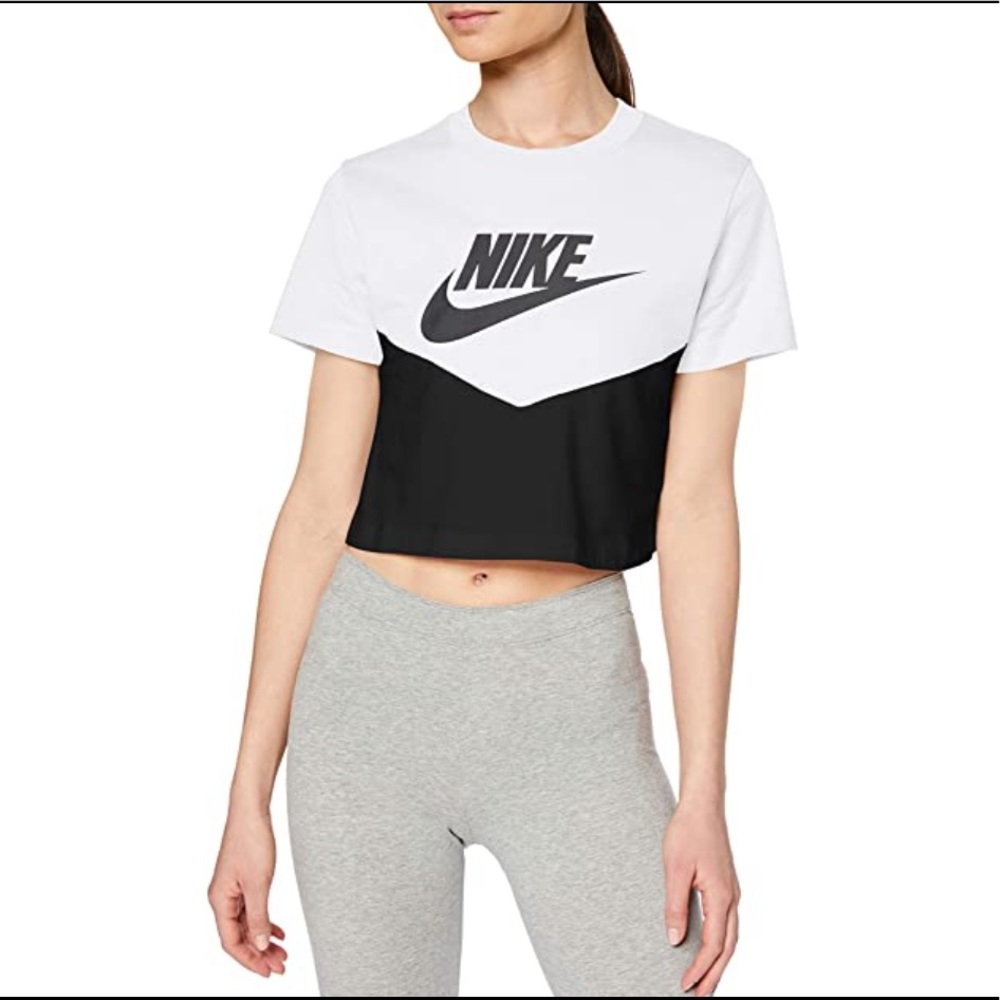 Nike Heritage Cropped T-shirt logo black and white size M